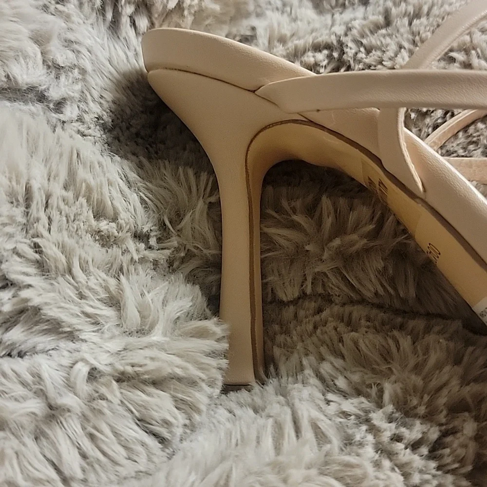 Nude heels - Picture 2 of 3